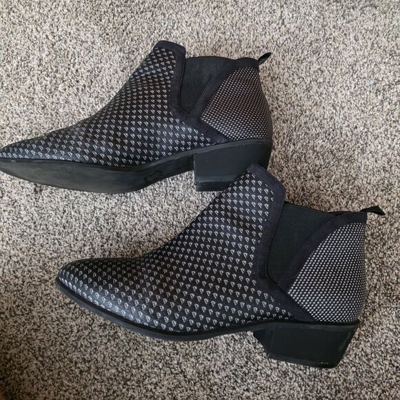 Betabrand Pull On Booties Size 9 Western Tennis Waterproof Black Gray Heel - Picture 9 of 14